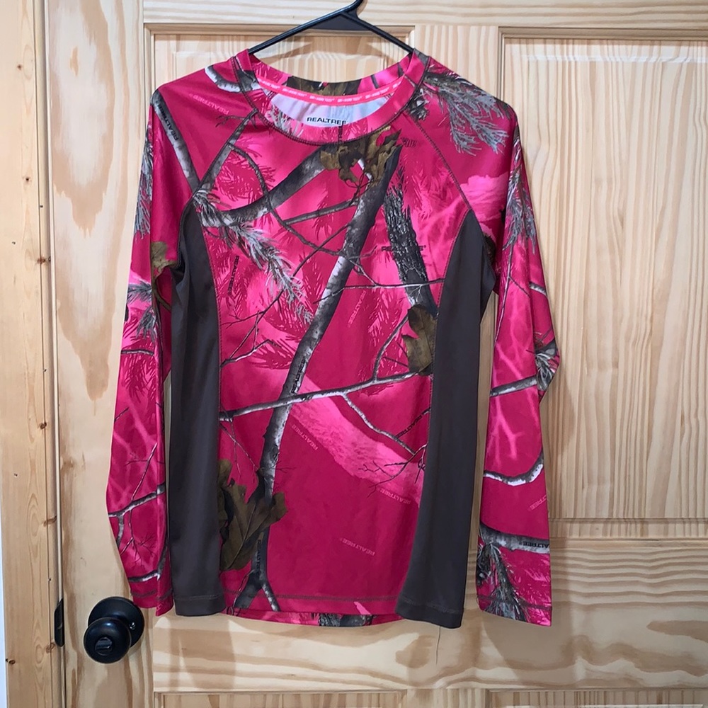 ⭐️ Realtree pink camouflage Dri-more tech shirt/top size M 8-10